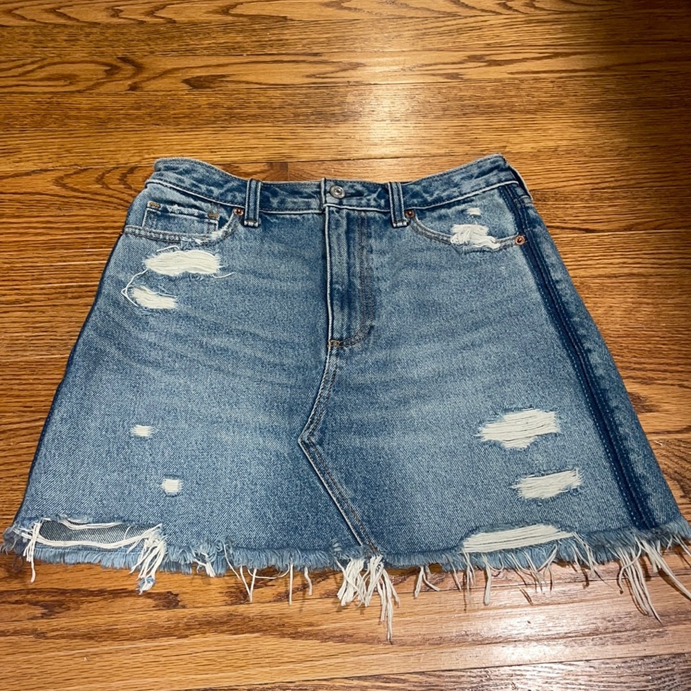 ABERCROMBIE & FITCH JEAN RIPPED SKIRT